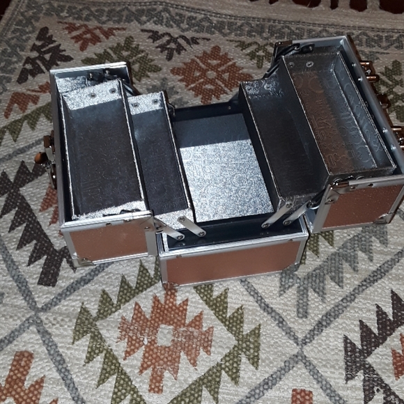 Makeup box - Picture 3 of 4